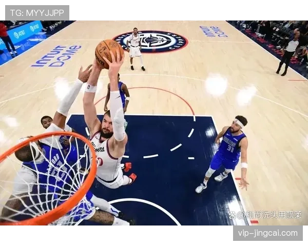 哈特复出手感冰凉仅得2分却抢下14篮板展现顽强拼劲